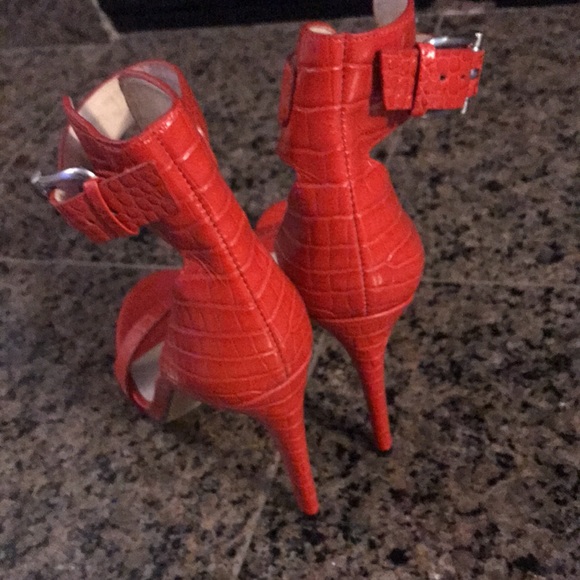 Vince Camuto Red Strappy Ankle Heels size 6 - Picture 5 of 6